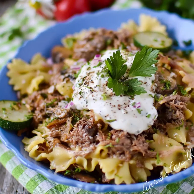 Türkische Pasta mit Joghurt Sauce und Hackfleisch